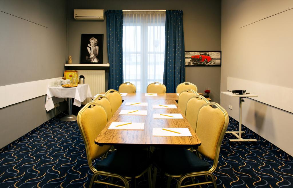 Comfortbiznes Pruszków Extérieur photo